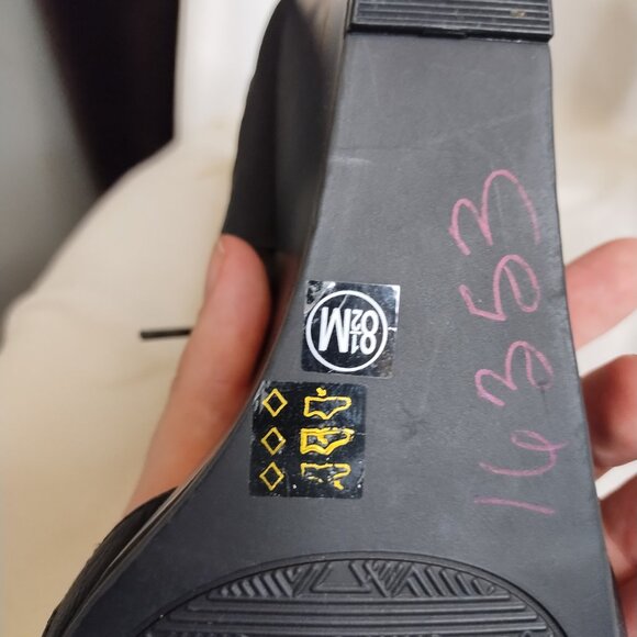 Black Tie-Up Wedge - Size 8.5 - Picture 4 of 7